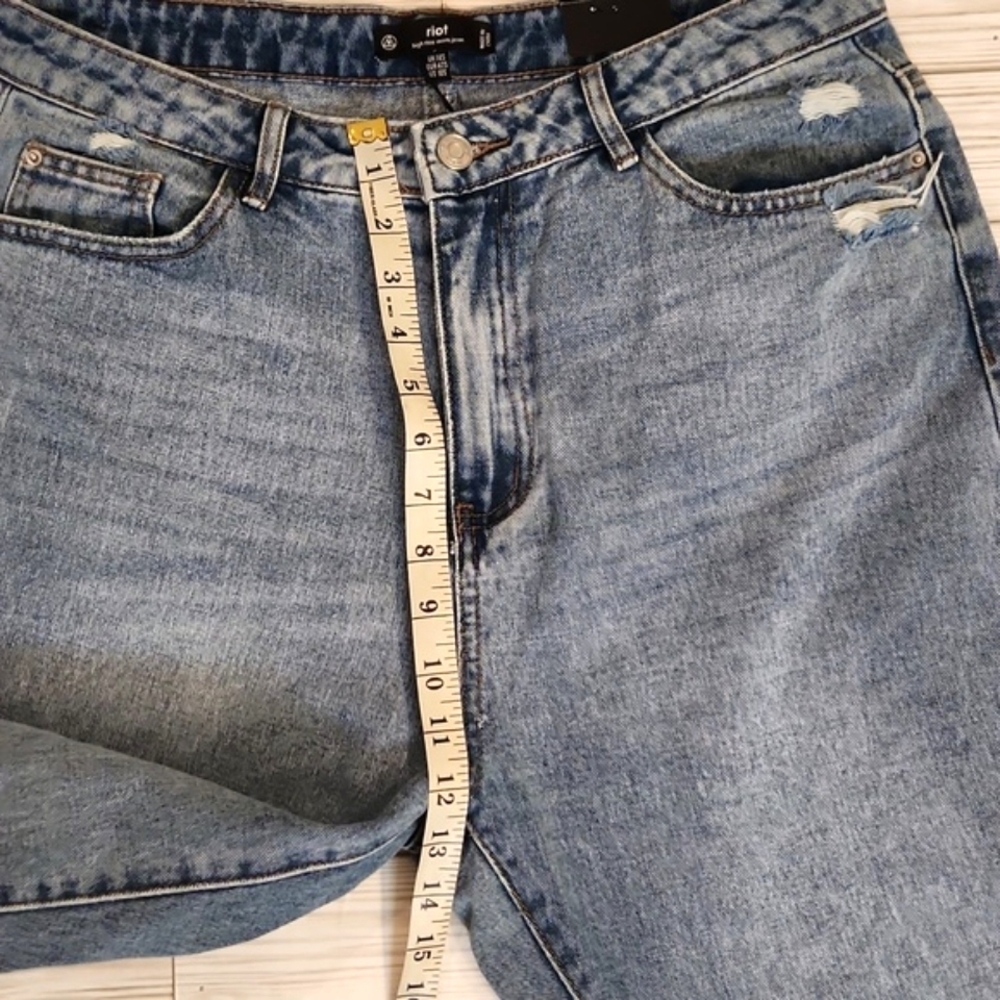 NWT Womens MISSGUIDED Riot high rise distressed mom jeans size 10S. - Picture 14 of 15